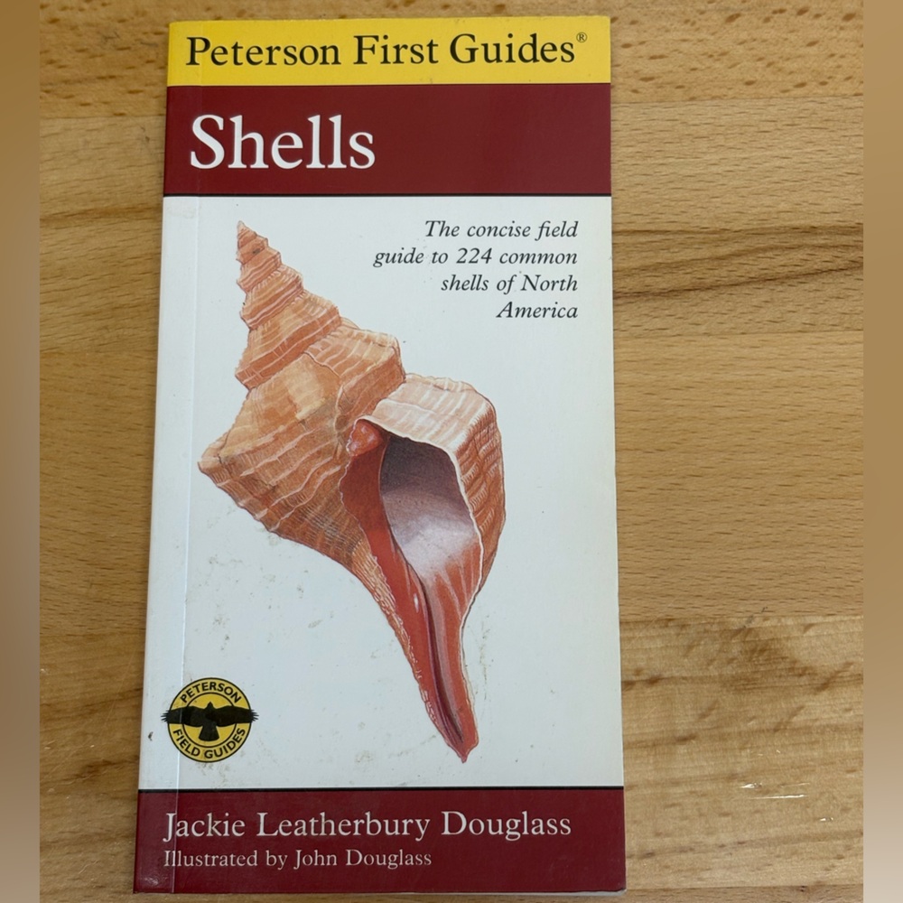 Peterson First Guides: Shells. Jackie Douglas. Trade Paperback.